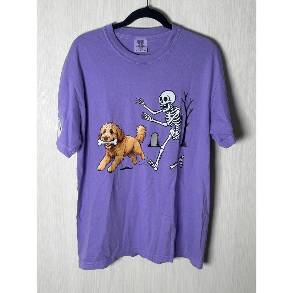 Funny Halloween, Skeleton Chasing Dog Tee | Comfort Colors | Wmns Size L